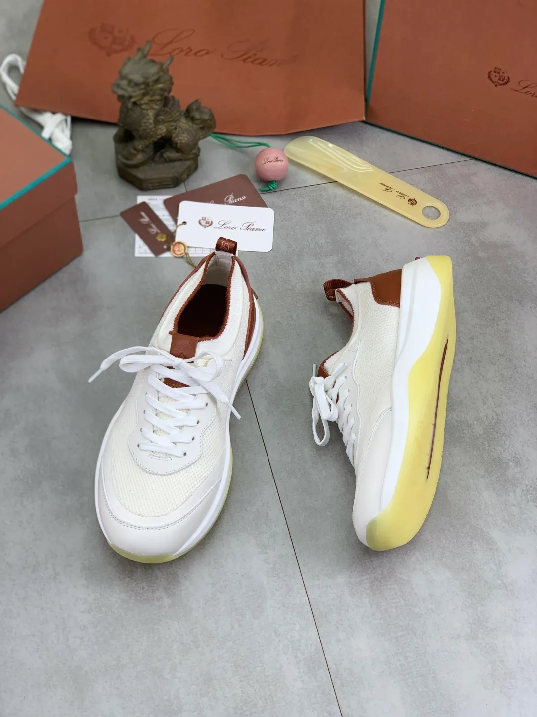 Men's Men's Shoes 💰P620 New 💰High Quality Latest Casual Shoes Loro Piana 💯Top Authentic Grade💯Buy the original 1:1 copy💯 Founded the existing Loro Piana company on April 24, 1924. It is now the sixth generation of family business, providing top quality products to customers who are discerning about taste and quality. Imported original fly woven fabric with cowhide fabric, plain calfskin lining, hand-stitched thread with cowhide feet, original packaging, code number: 38-44 (customized for 45 and 46), seven colors available